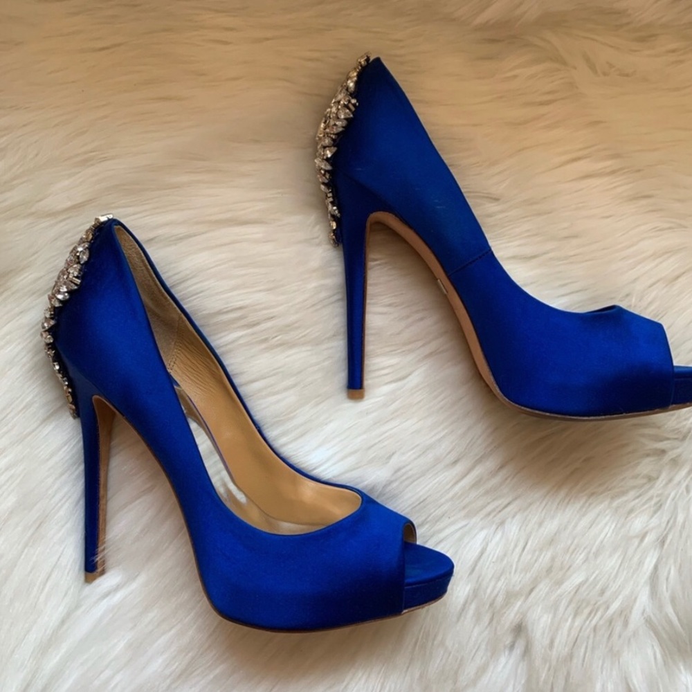 Gorgeous Badgley Mischka satin blue pumps 38